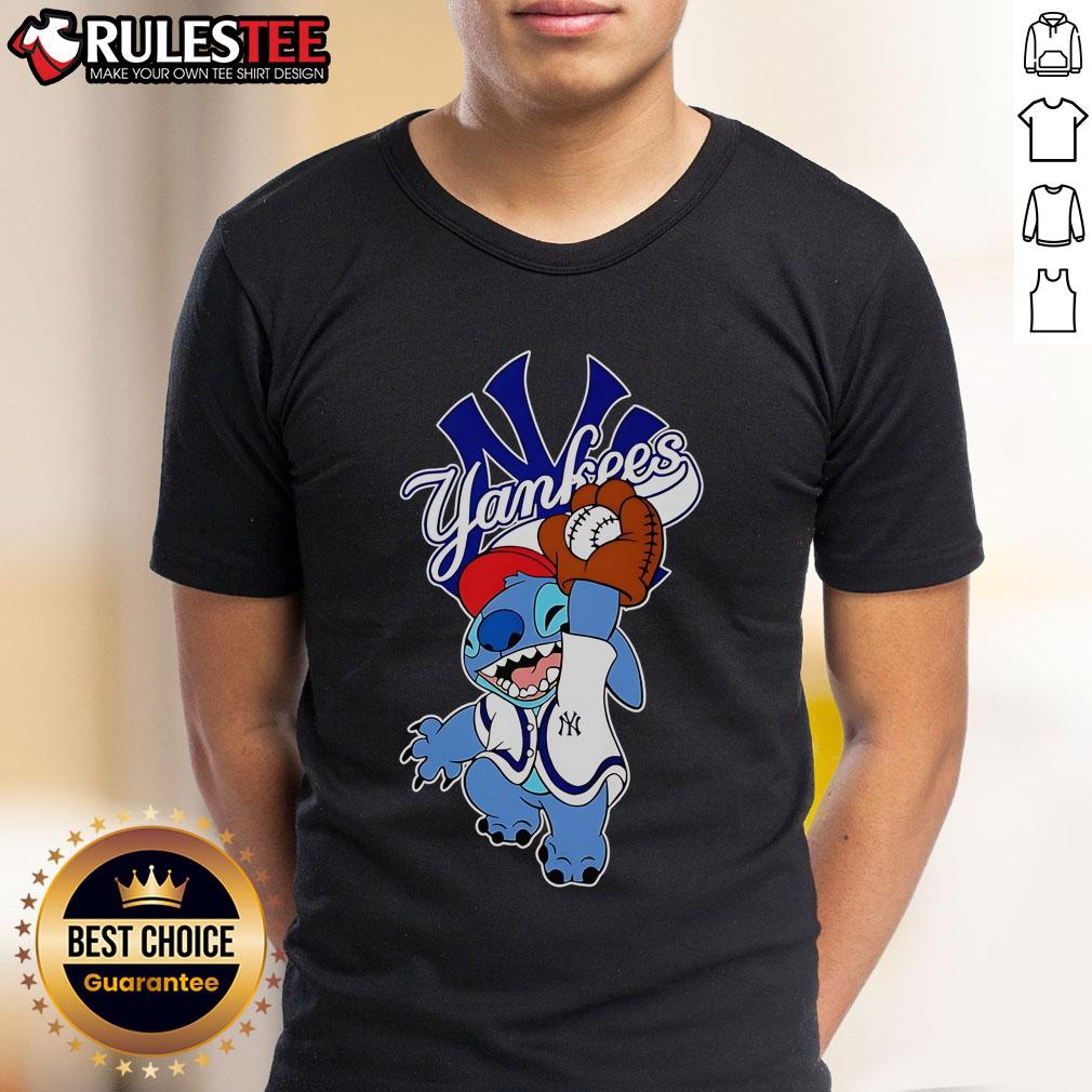 Cute Stitch Play Baseball New York Yankees T-Shirt