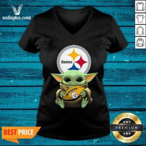 Alternative view of Top Baby Yoda Hugging Pittsburgh Steelers Shirt
