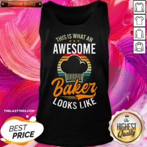 Alternative view of This Is What An Awesome Baker Looks Like Shirt