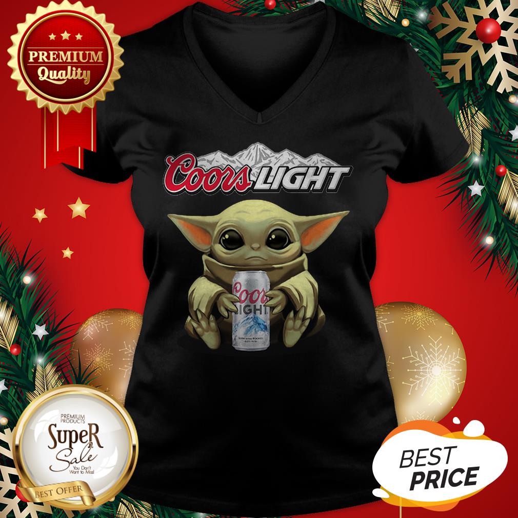 Star Wars Baby Yoda hug Coors Light Beer Shirt - Image 2