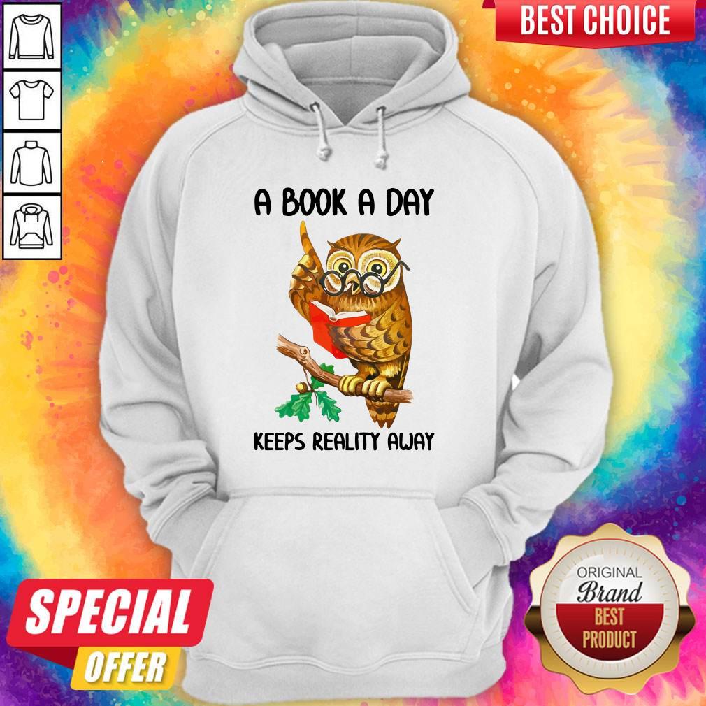 Love A Book A Day Keeps Reality Away Owl Shirt - Image 5