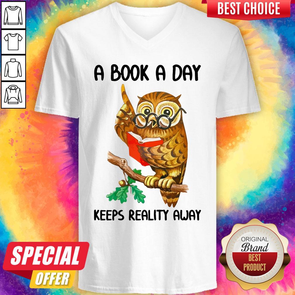 Love A Book A Day Keeps Reality Away Owl Shirt - Image 2