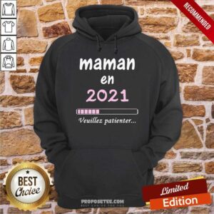 Alternative view of Maman En 2021 Veuillez Patienter Shirt
