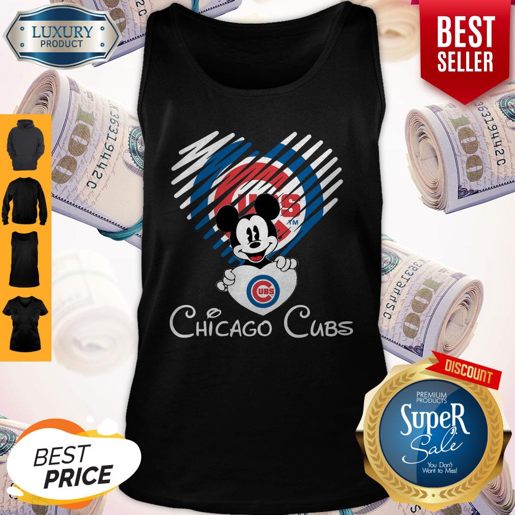 Mickey Mouse Hug Heart Chicago Cubs Logo Shirt - Image 4
