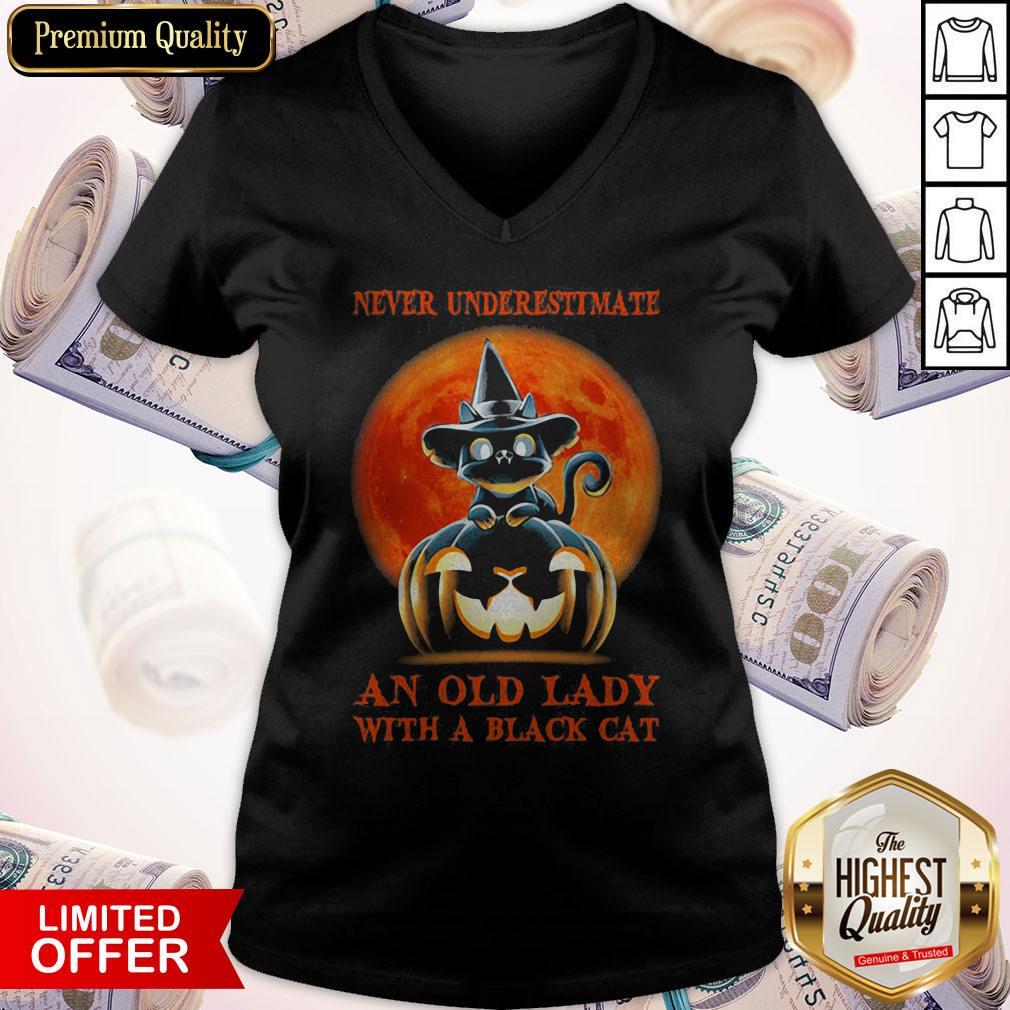 Never Underestimate An Old Lady With A Black Cat Pumpkin Sunset Halloween Shirt - Image 4