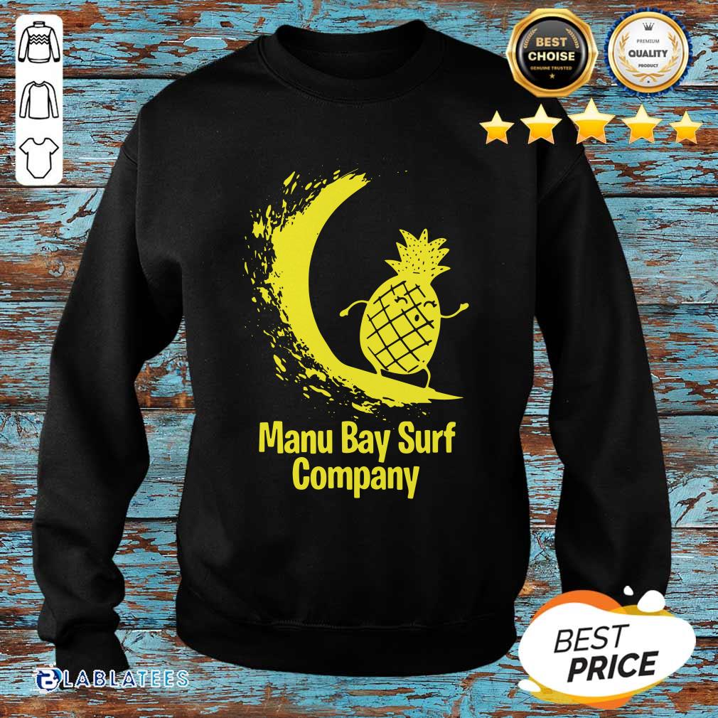Nice Manu Bay Surf Company New Zealand Gold Surfing Pineapple Shirt - Image 2