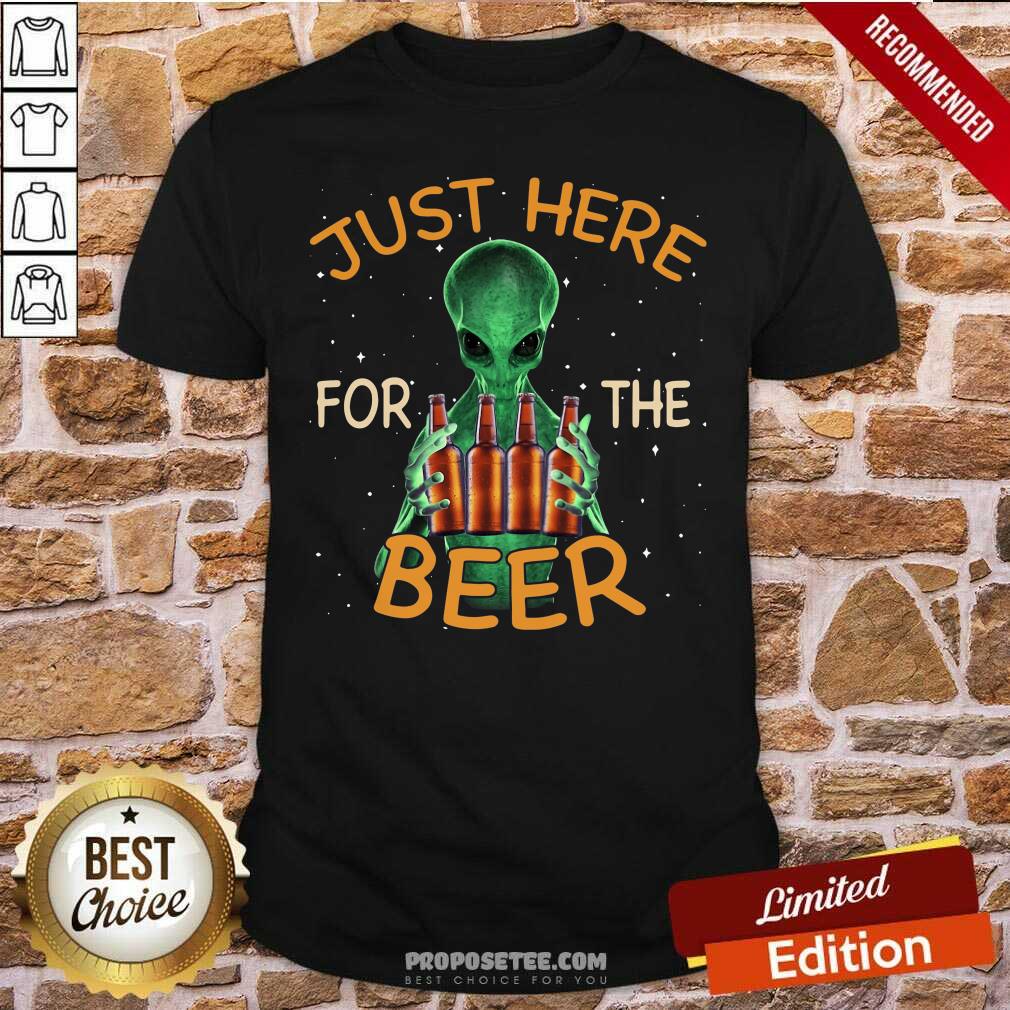 Perfect Alien Hug Saying Just Here For The Beer Shirt