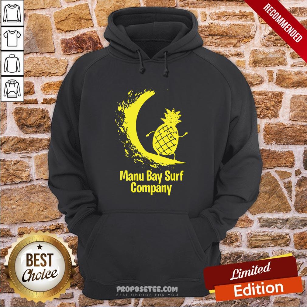 Premium Manu Bay Surf Company New Zealand Gold Surfing Pineapple Shirt - Image 5