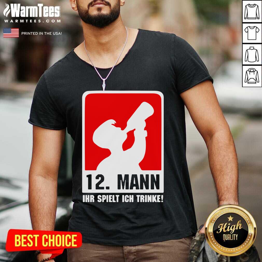 Pretty 12 Mann Ihr Spielt Ich Trinke Shirt - Image 5