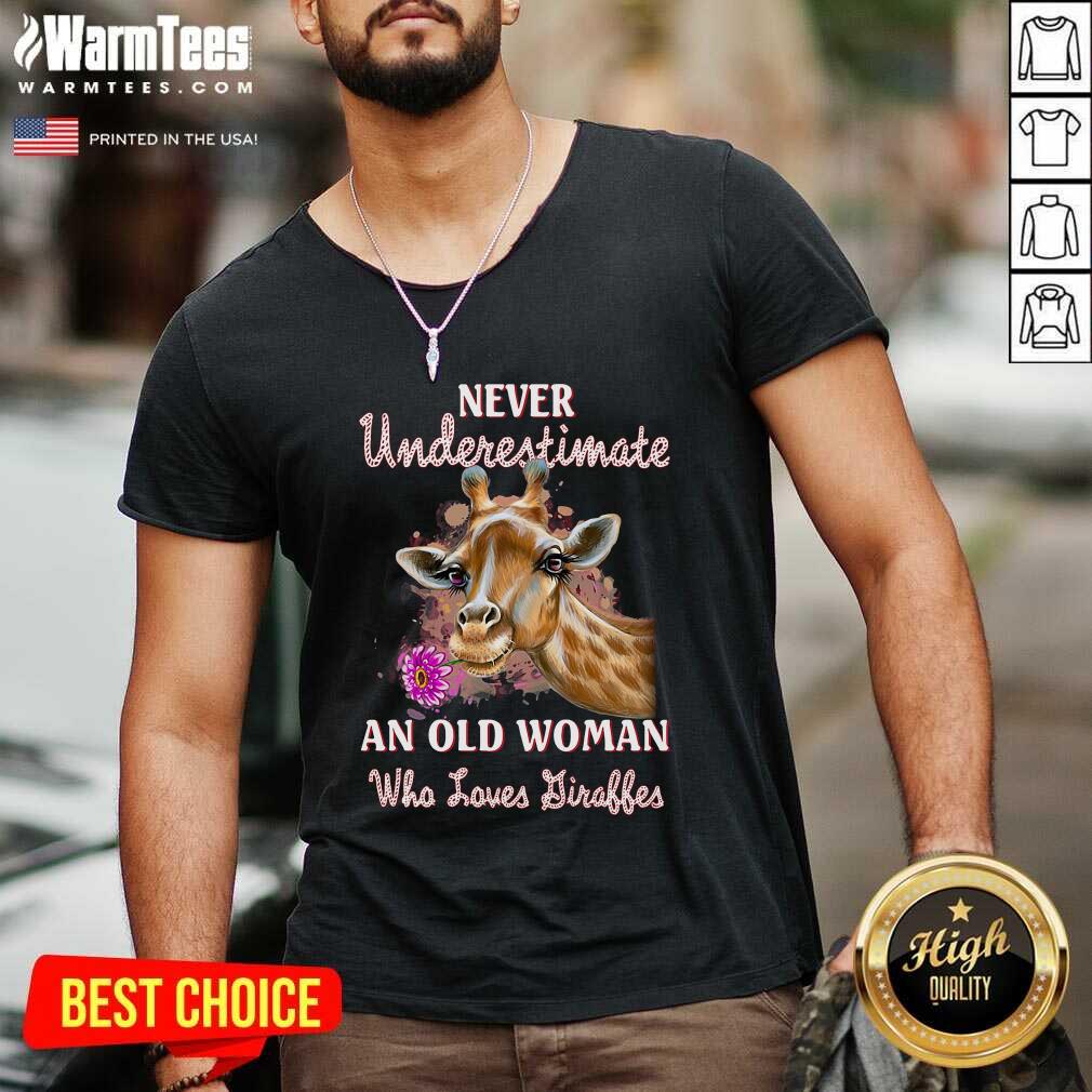 Pretty Giraffes Never Underestimate Old Woman Who Loves Giraffes Shirt - Image 5
