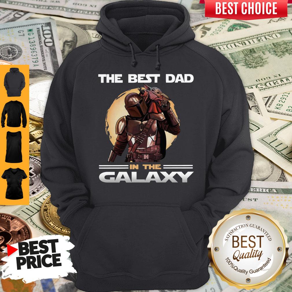 Pretty The Mandalorian And Baby Yoda The Best Dad In The Galaxy Shirt - Image 2