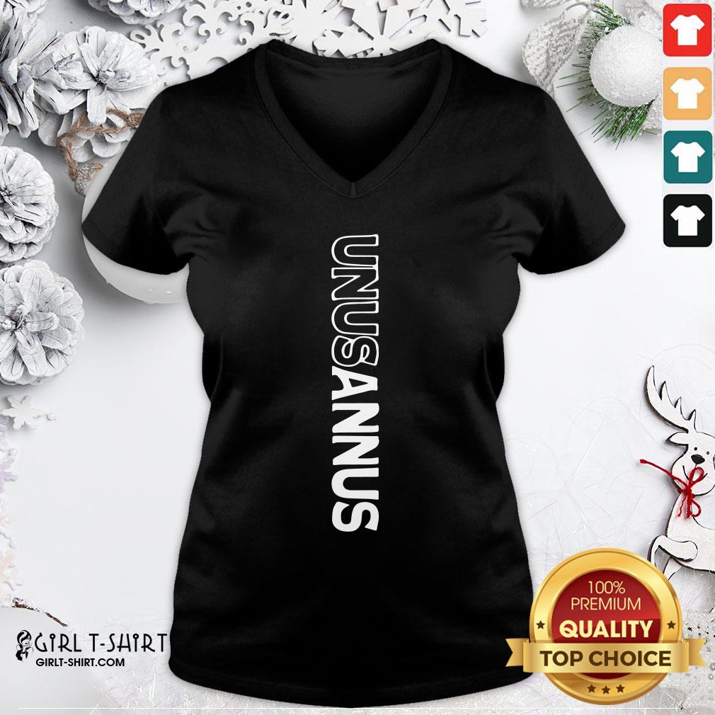 Pretty Unus Annus Merch Vertical Logo Shirt - Image 2