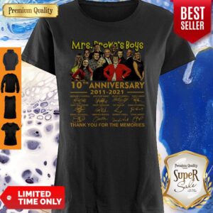 Top Mrs. Brown Boys 10th Anniversary 2011 2021 Thank You For The Memories Signatures Shirt