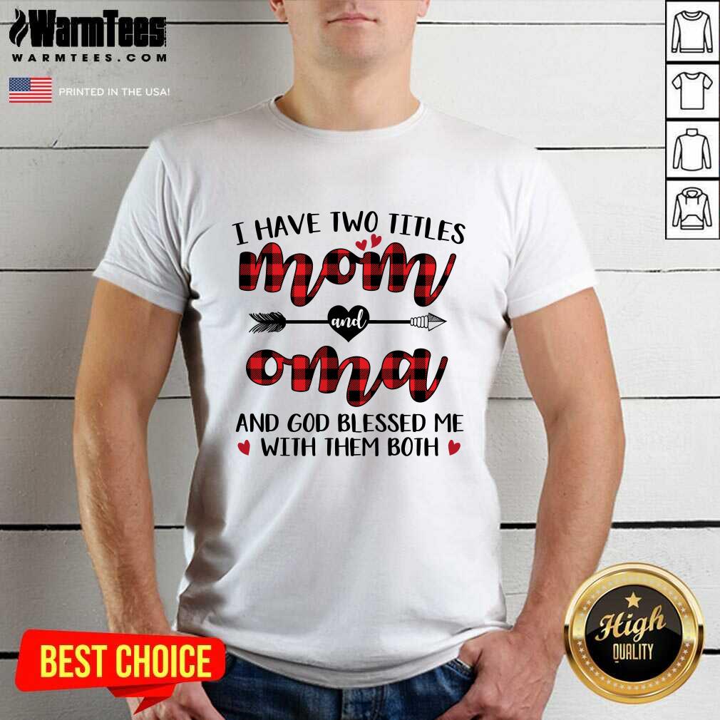 Top I Have Two Titles Mom And Oma Mother Day Shirt
