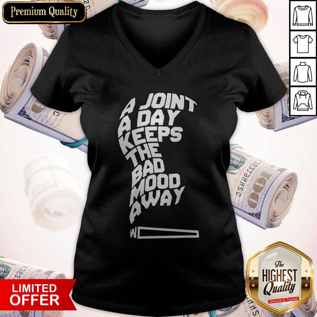 Top Kaos Distro A Joint A Day Keeps The Bad Mood Away Bahan Katun Shirt - Image 4