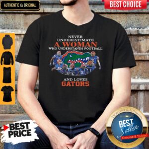 Top Never Underestimate A Woman Who Understands Football And Love Gators Shirt