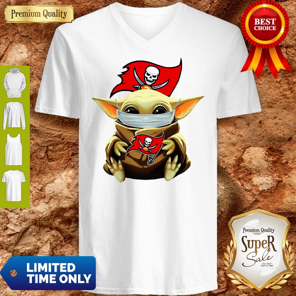 Official Star Wars Baby Yoda Face Mask Hug Tampa Bay Buccaneers Shirt - Image 4
